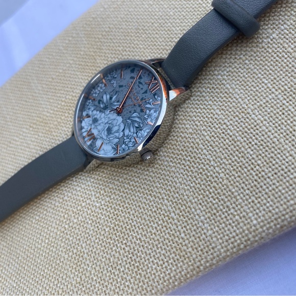 Olivia Burton Gray Floral women’s Watch with Rose Gold Accents - Picture 5 of 14